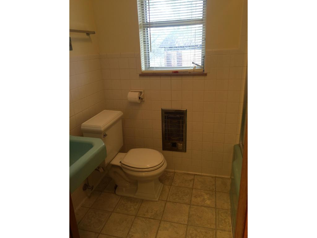 704 East Barton Ridge Road Greeneville, TN 37745 - Photo 15 of 24 Master Bath