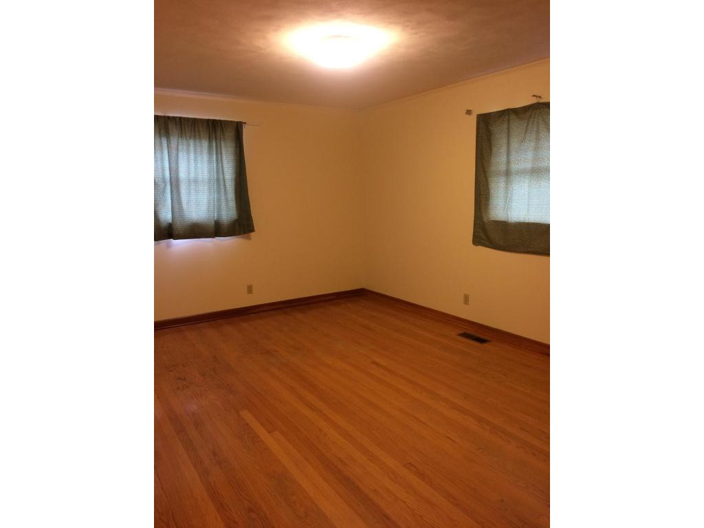 704 East Barton Ridge Road Greeneville, TN 37745 - Photo 16 of 24 Bedroom 2