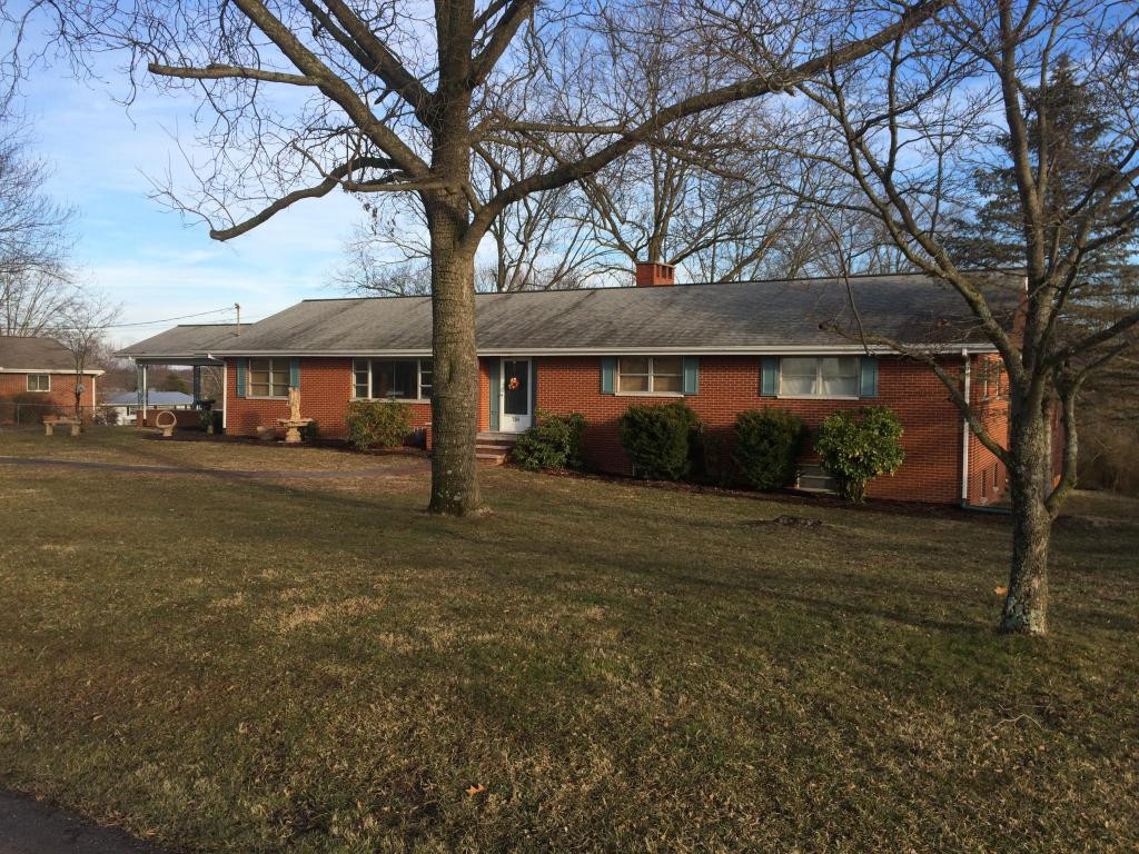 704 East Barton Ridge Road Greeneville, TN 37745 - Photo 2 of 24 Photo 2