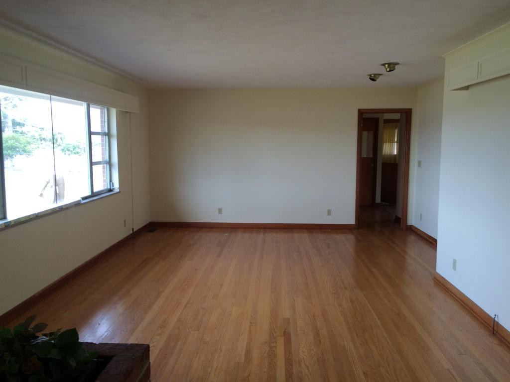 704 East Barton Ridge Road Greeneville, TN 37745 - Photo 8 of 24 Living Room