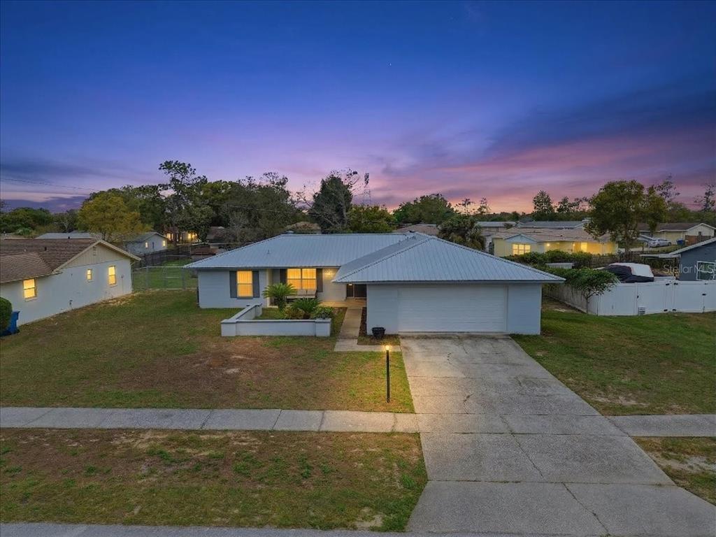 a view of a house with a yard