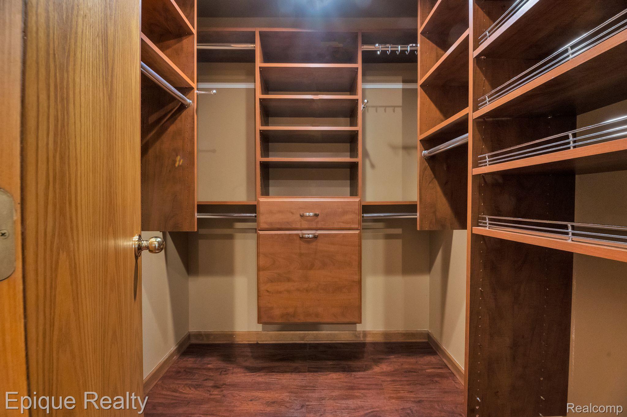 9633 Ridge Top Trail Clarkston, MI 48348 - Photo 19 of 32 California closet #1