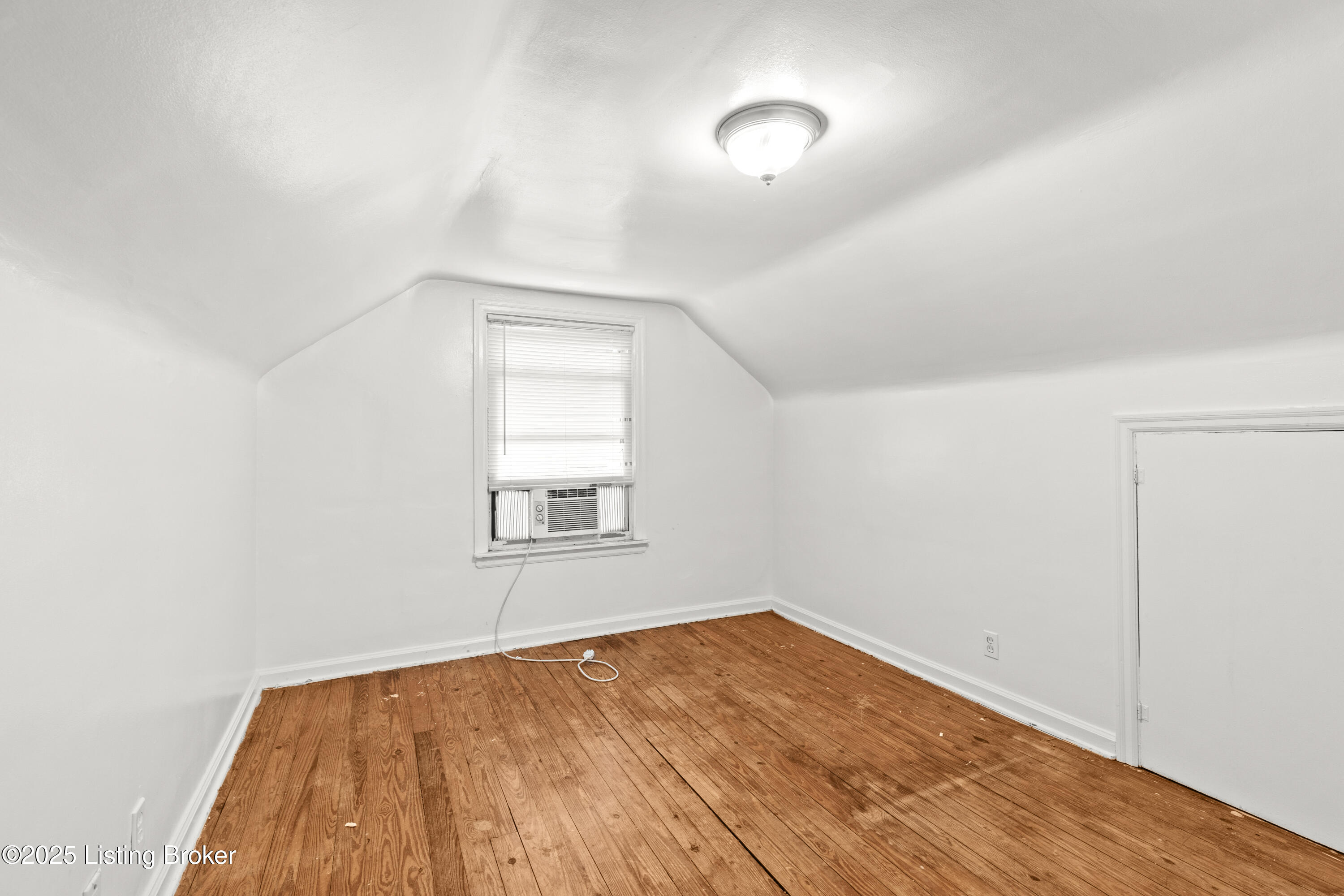 1030 Reeves Road Louisville, KY 40219 - Photo 21 of 26 21-1030 Reeves Rd-21