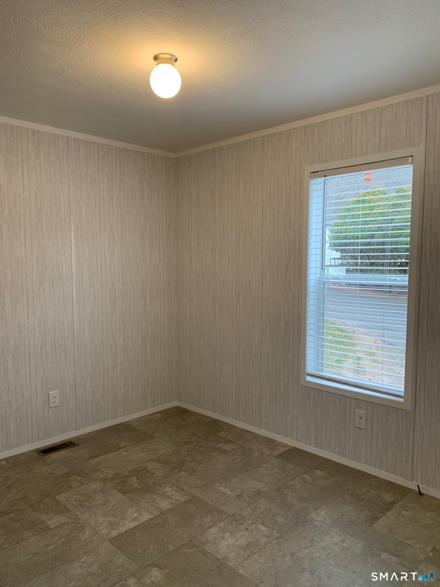 1950 North Broad Street, Unit 27 Meriden, CT 06450 - Photo 3 of 10 an empty room with a window