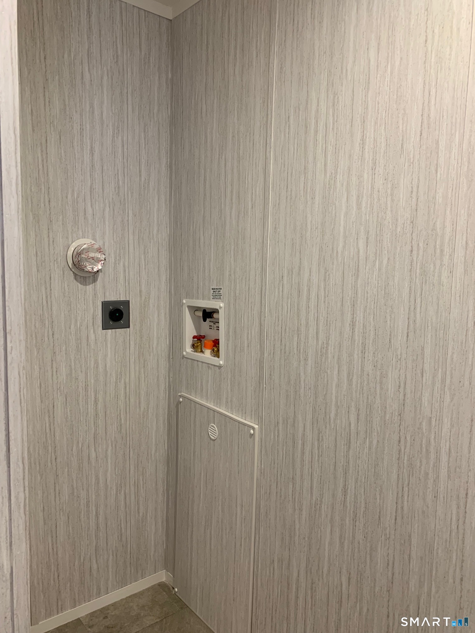 1950 North Broad Street, Unit 27 Meriden, CT 06450 - Photo 8 of 10 a view of cupboard