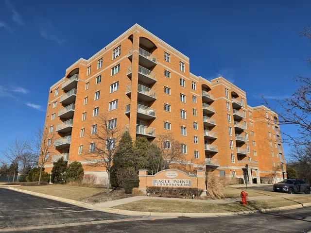 $495,000 | 6815 North Milwaukee Avenue, Unit 210, Niles, IL 60714