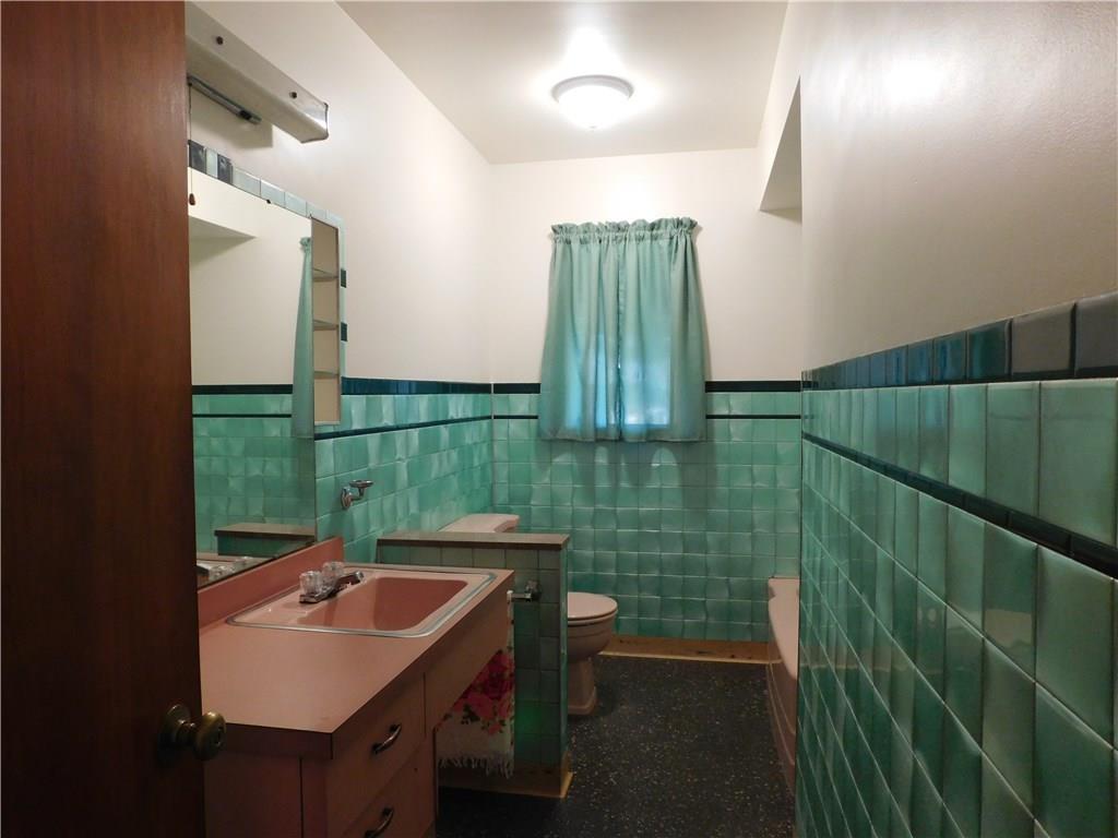 797 Deer Lane Rochester, PA 15074 - Photo 9 of 18 *Main Bathroom!!*