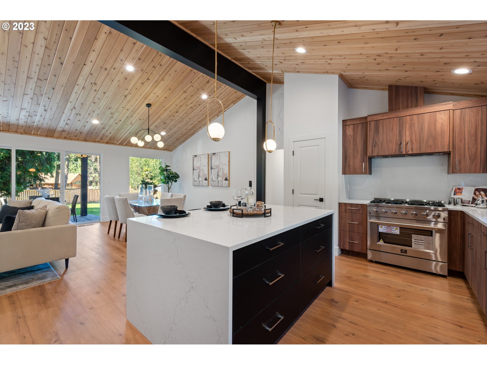 10720 Southwest Walker Road Beaverton, OR 97005 - Photo 11 of 47 Gallery Image 11