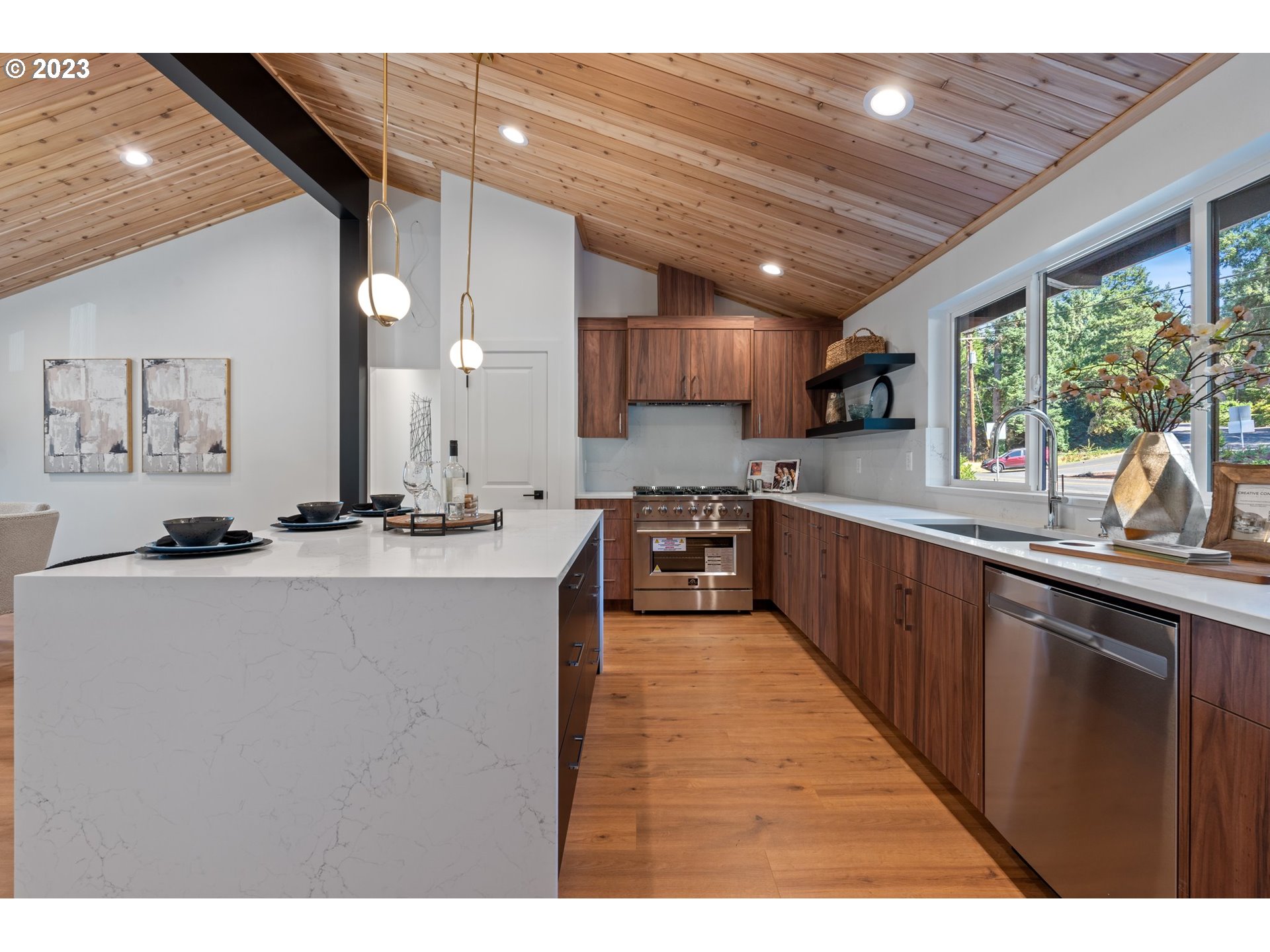 10720 Southwest Walker Road Beaverton, OR 97005 - Photo 13 of 47 Gallery Image 13