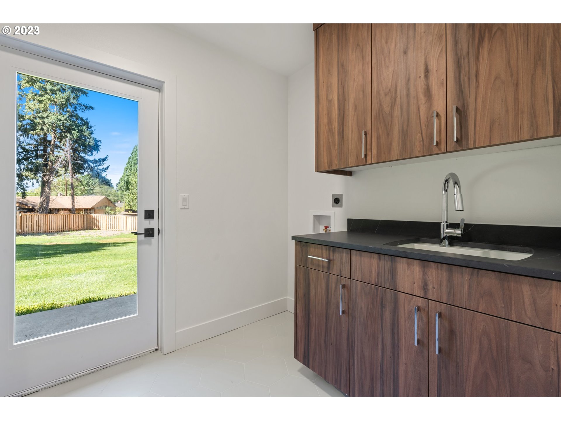 10720 Southwest Walker Road Beaverton, OR 97005 - Photo 31 of 47 Gallery Image 31
