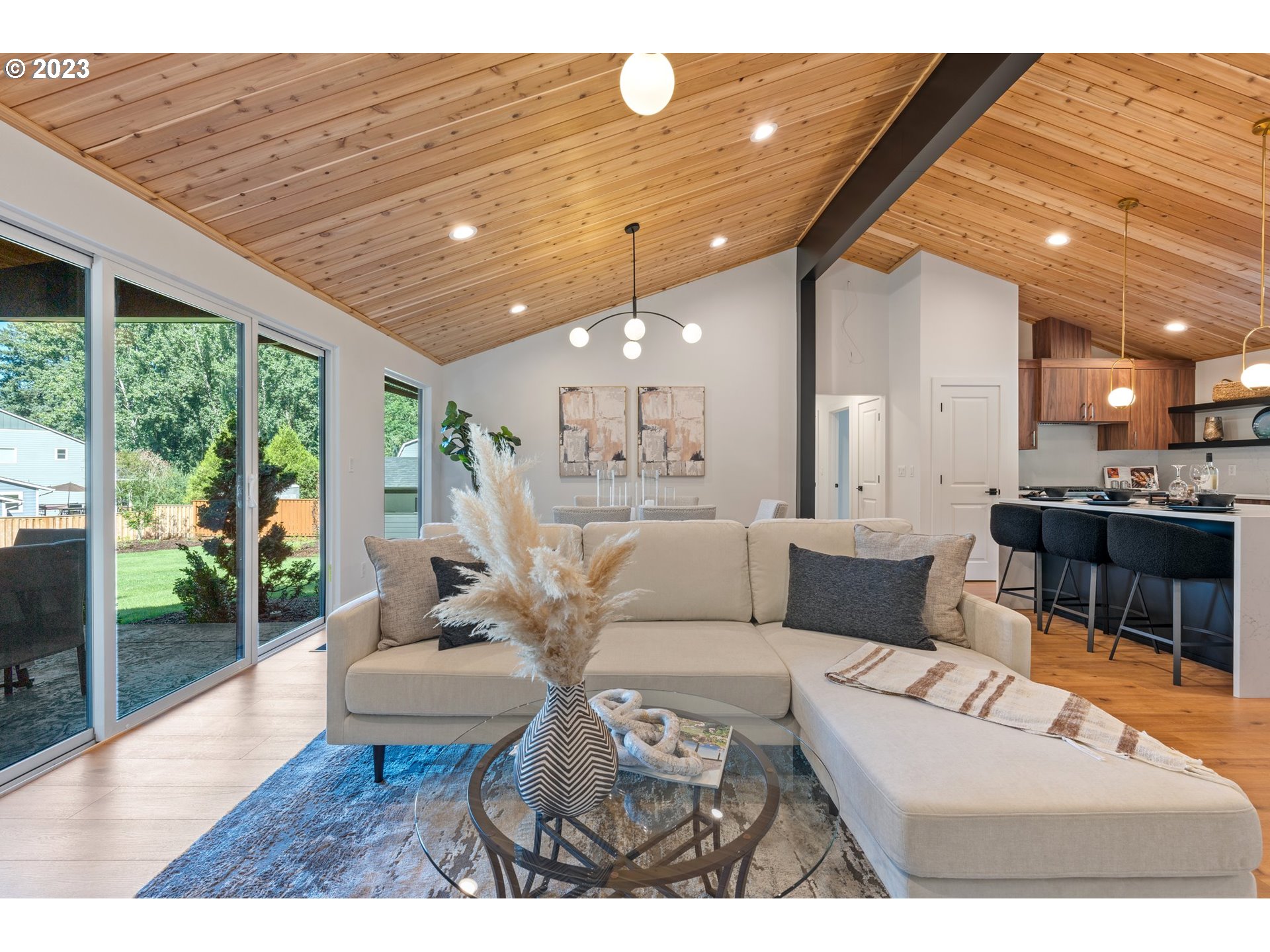 10720 Southwest Walker Road Beaverton, OR 97005 - Photo 5 of 47 Gallery Image 5