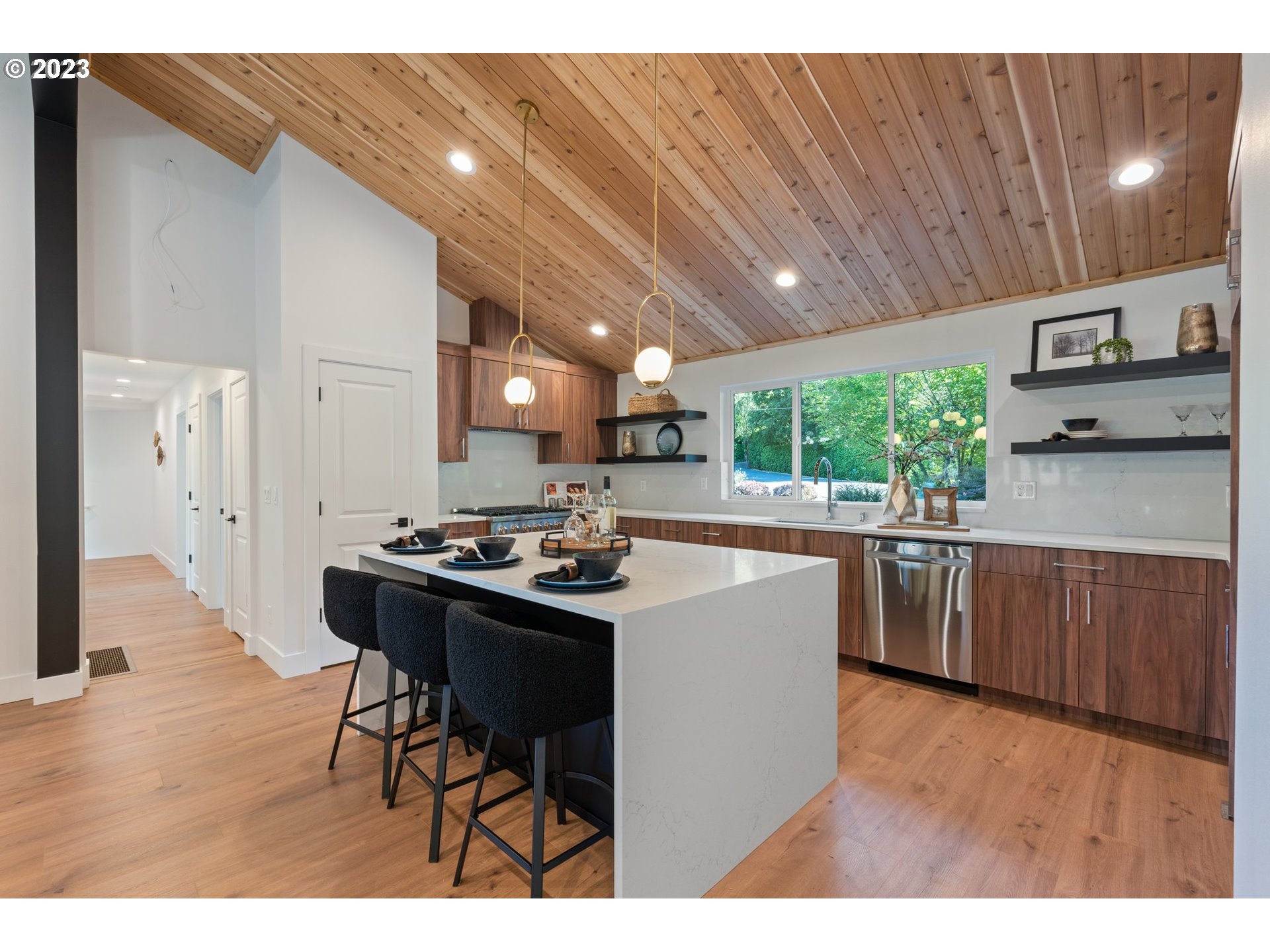 10720 Southwest Walker Road Beaverton, OR 97005 - Photo 9 of 47 Gallery Image 9