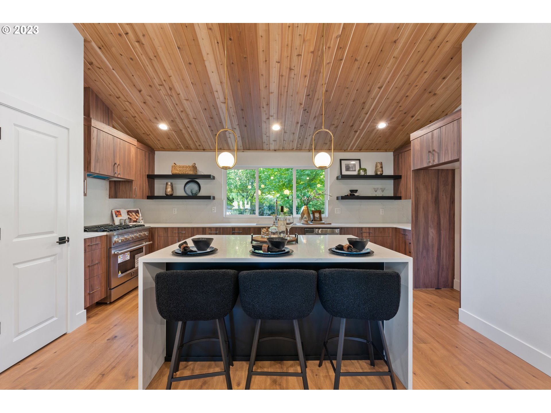 10720 Southwest Walker Road Beaverton, OR 97005 - Photo 10 of 47 Gallery Image 10