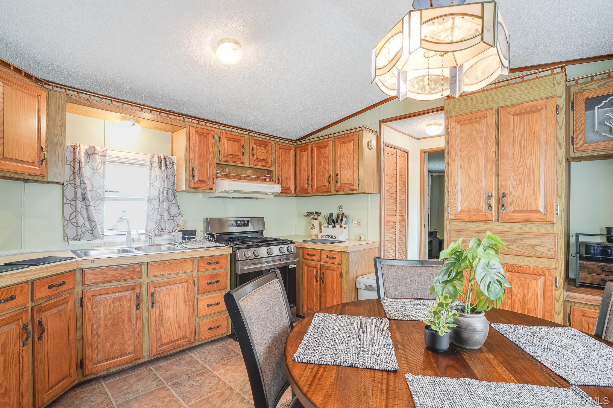 37 Feller Road Poughkeepsie, NY 12603 - Photo 8 of 20 Gallery Image 8