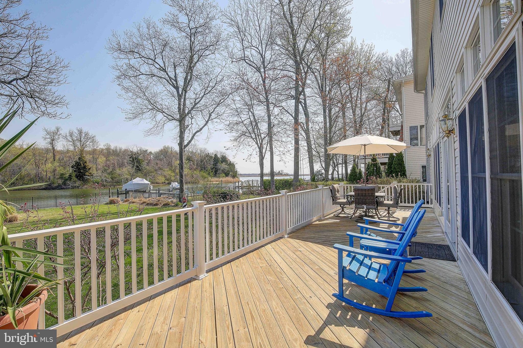 Many outdoor spaces for entertaining