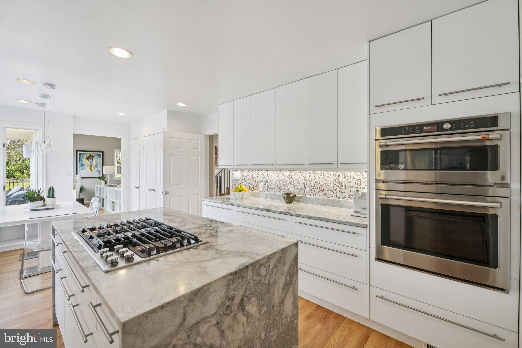 5625 Lamar Road Bethesda, MD 20816 - Photo 12 of 58 Quartzite counters