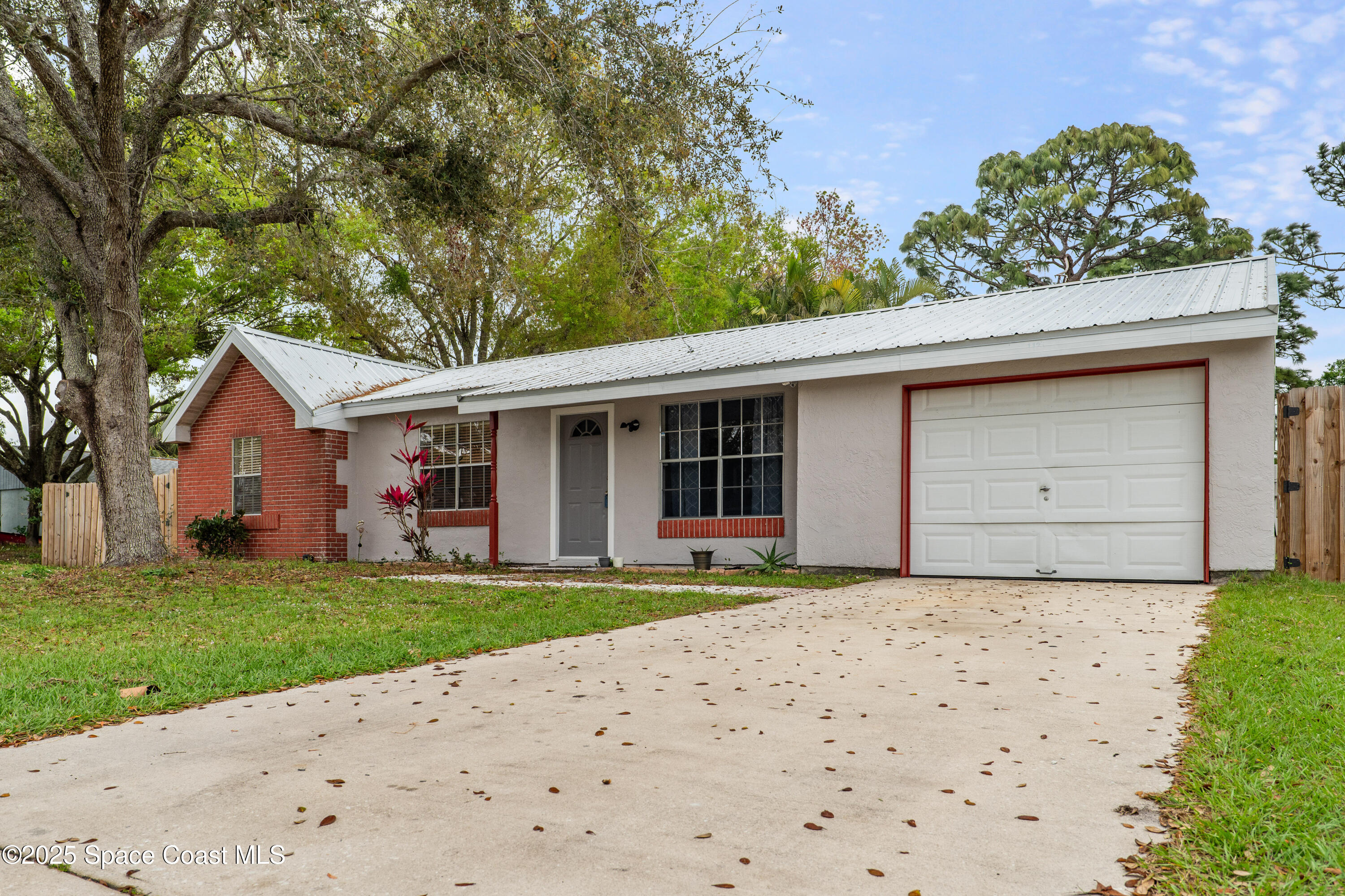 1125 Galty Circle Northeast Palm Bay, FL 32905 - Photo 3 of 37 Front of House