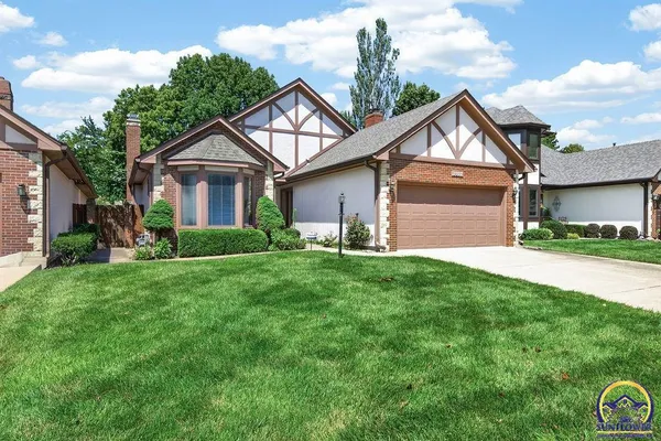 $325,000 | 2327 Southwest Brookhaven Lane, Unit 7, Topeka, KS 66614