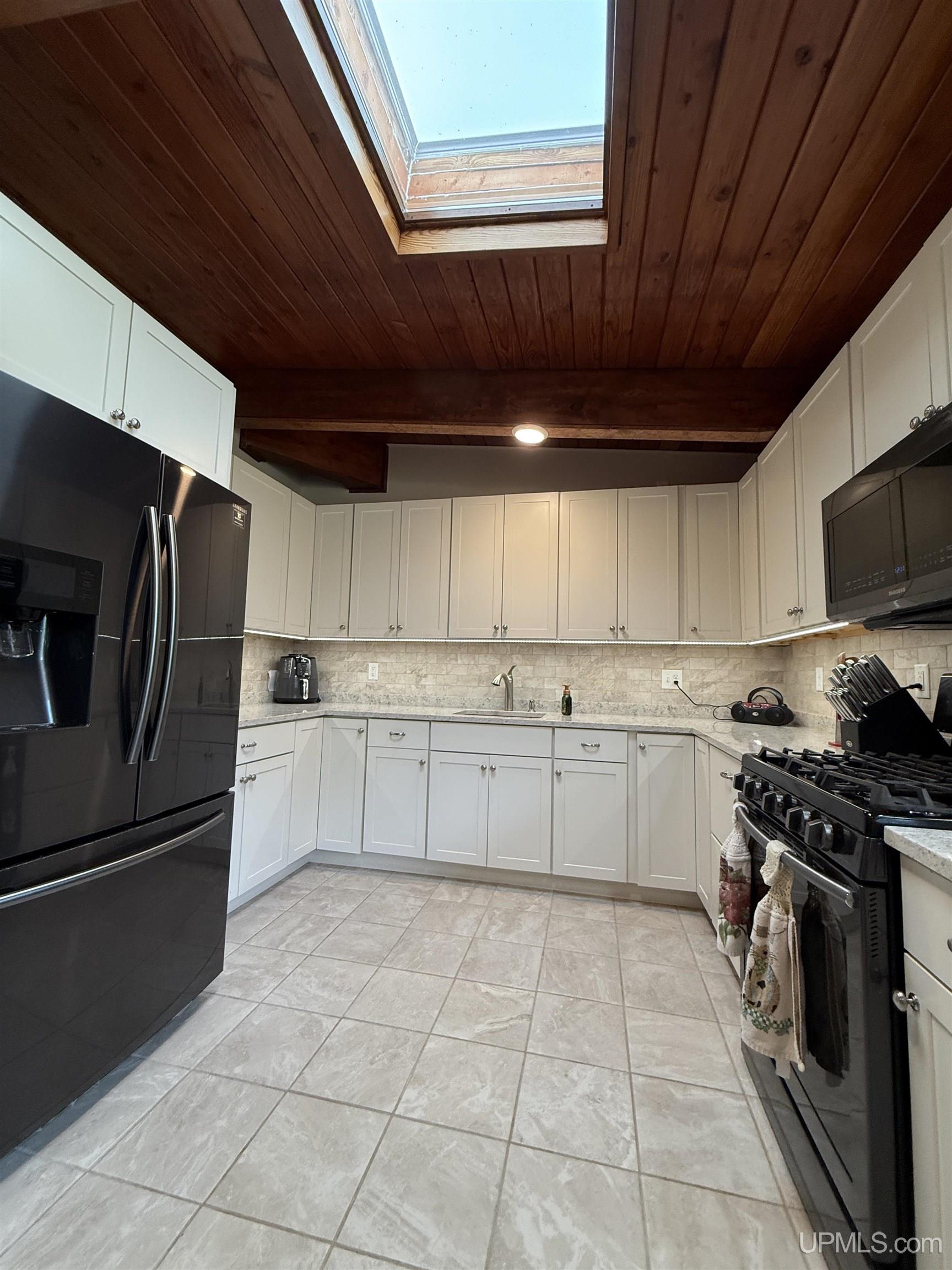 22125 Ridge Road Houghton, MI 49931 - Photo 16 of 80