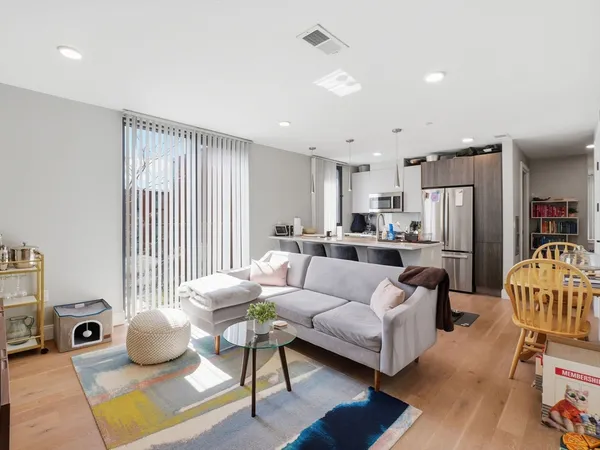 $4,275 | 9 Central Street, Unit 104, Somerville, MA 02143