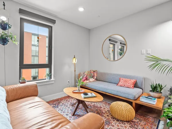 $4,325 | 9 Central Street, Unit 104, Somerville, MA 02143