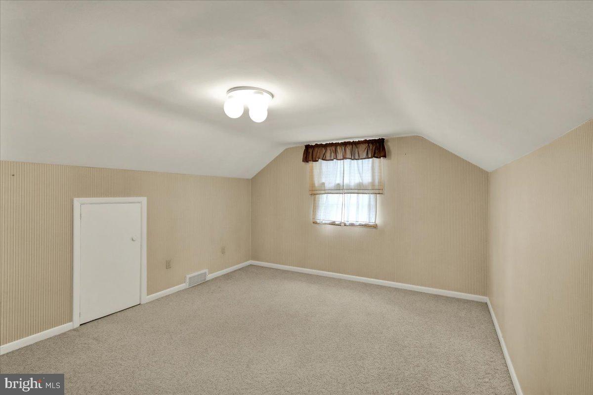 1224 Commonwealth Boulevard Reading, PA 19607 - Photo 18 of 27 an empty room with a window
