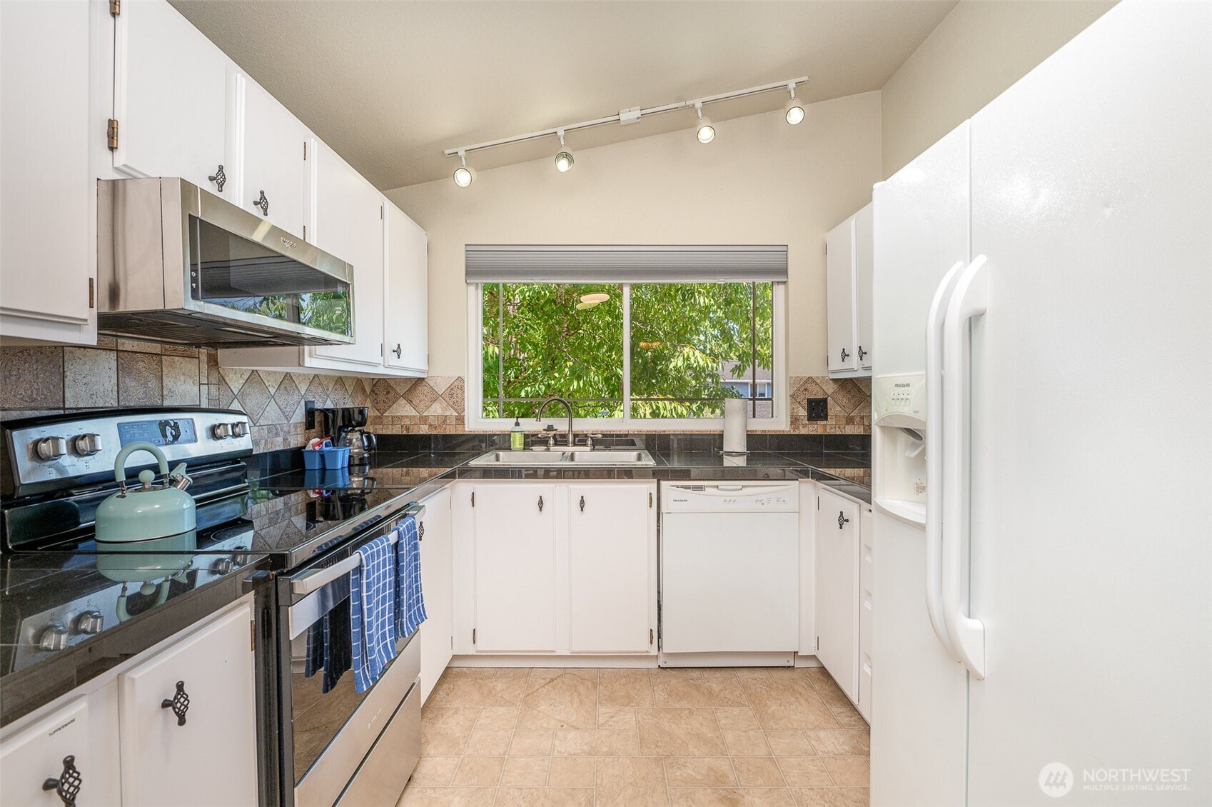 12103 Northeast 161st Street Bothell, WA 98011 - Photo 9 of 21 Gallery Image 9