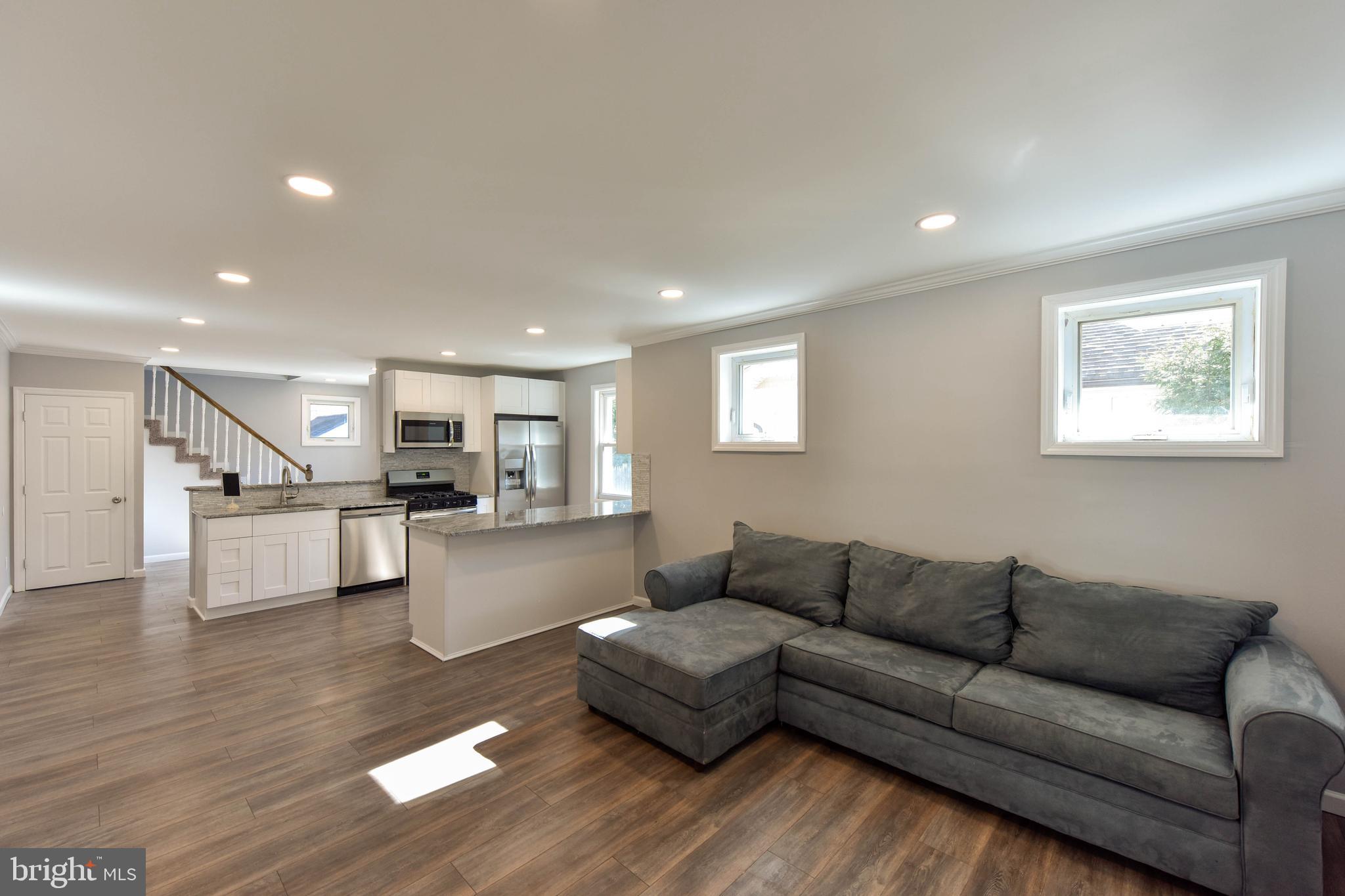 504 Manor Road Beverly, NJ 08010 - Photo 4 of 35