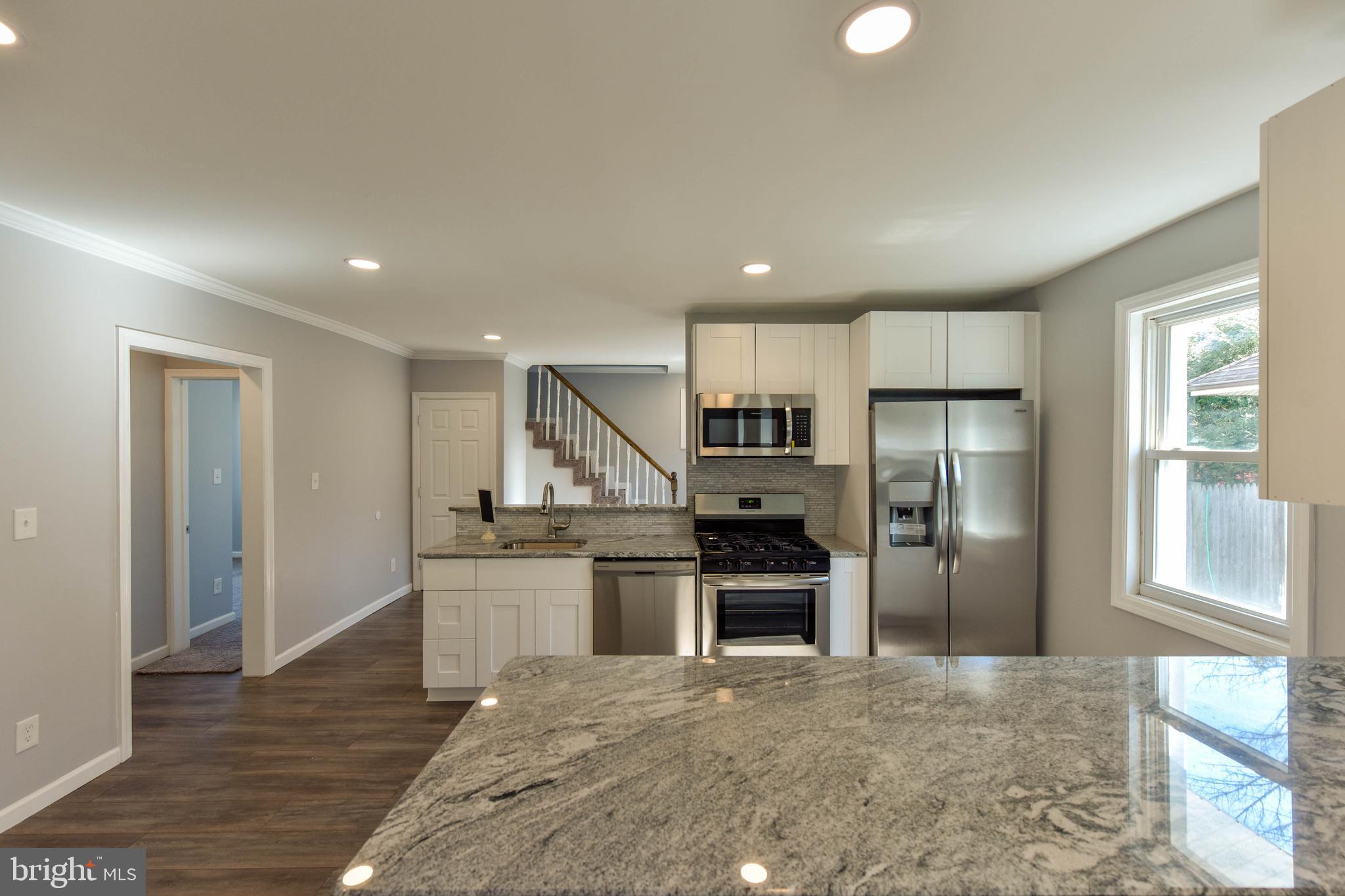 504 Manor Road Beverly, NJ 08010 - Photo 9 of 35