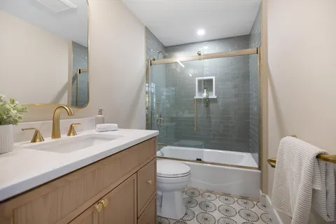 $1,649,000 | 2 Howard Court, Woburn, MA 01801