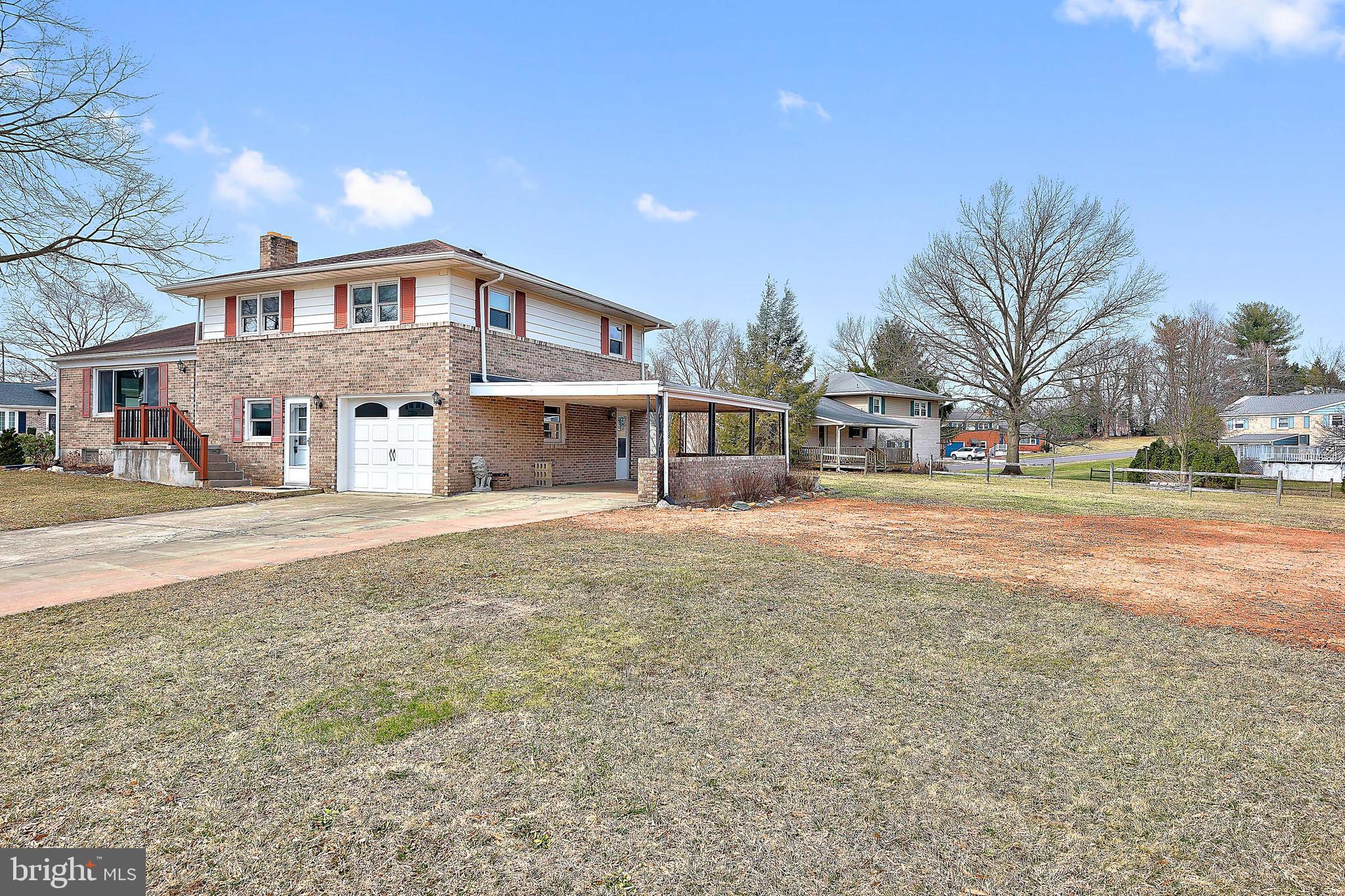 1791 Sapphire Road York, PA 17408 - Photo 2 of 37 Gallery Image 2