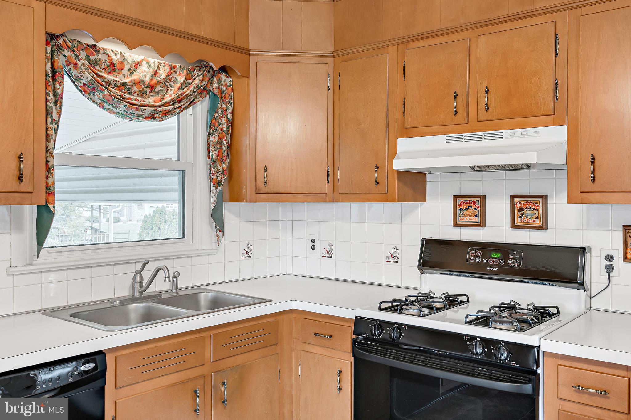 1791 Sapphire Road York, PA 17408 - Photo 15 of 37 Gallery Image 15