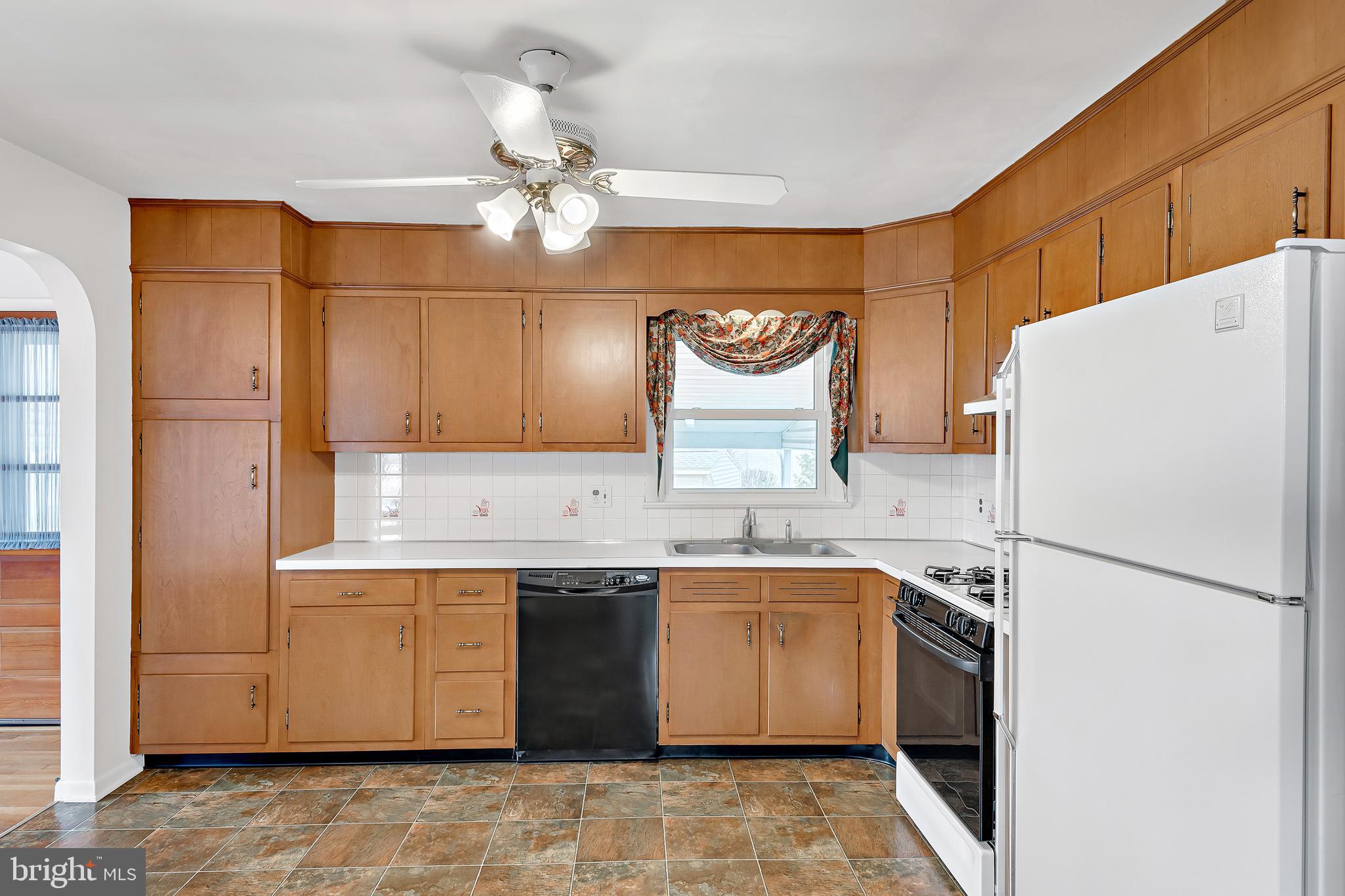 1791 Sapphire Road York, PA 17408 - Photo 16 of 37 Gallery Image 16