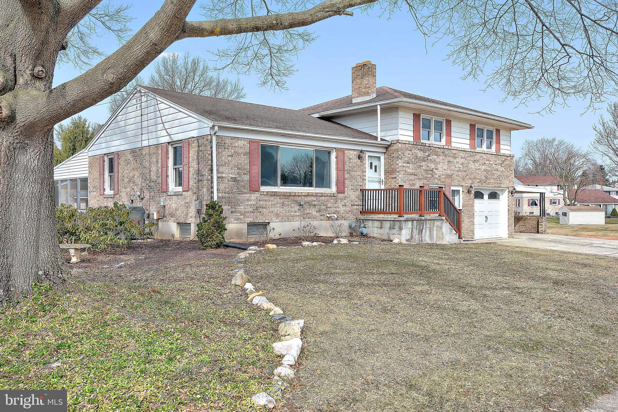 1791 Sapphire Road York, PA 17408 - Photo 4 of 37 Gallery Image 4