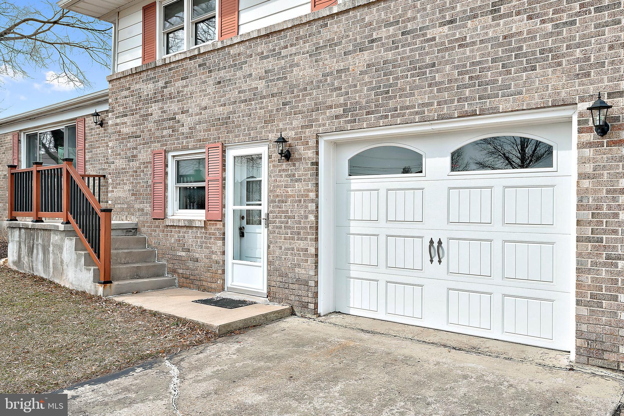 1791 Sapphire Road York, PA 17408 - Photo 5 of 37 Gallery Image 5