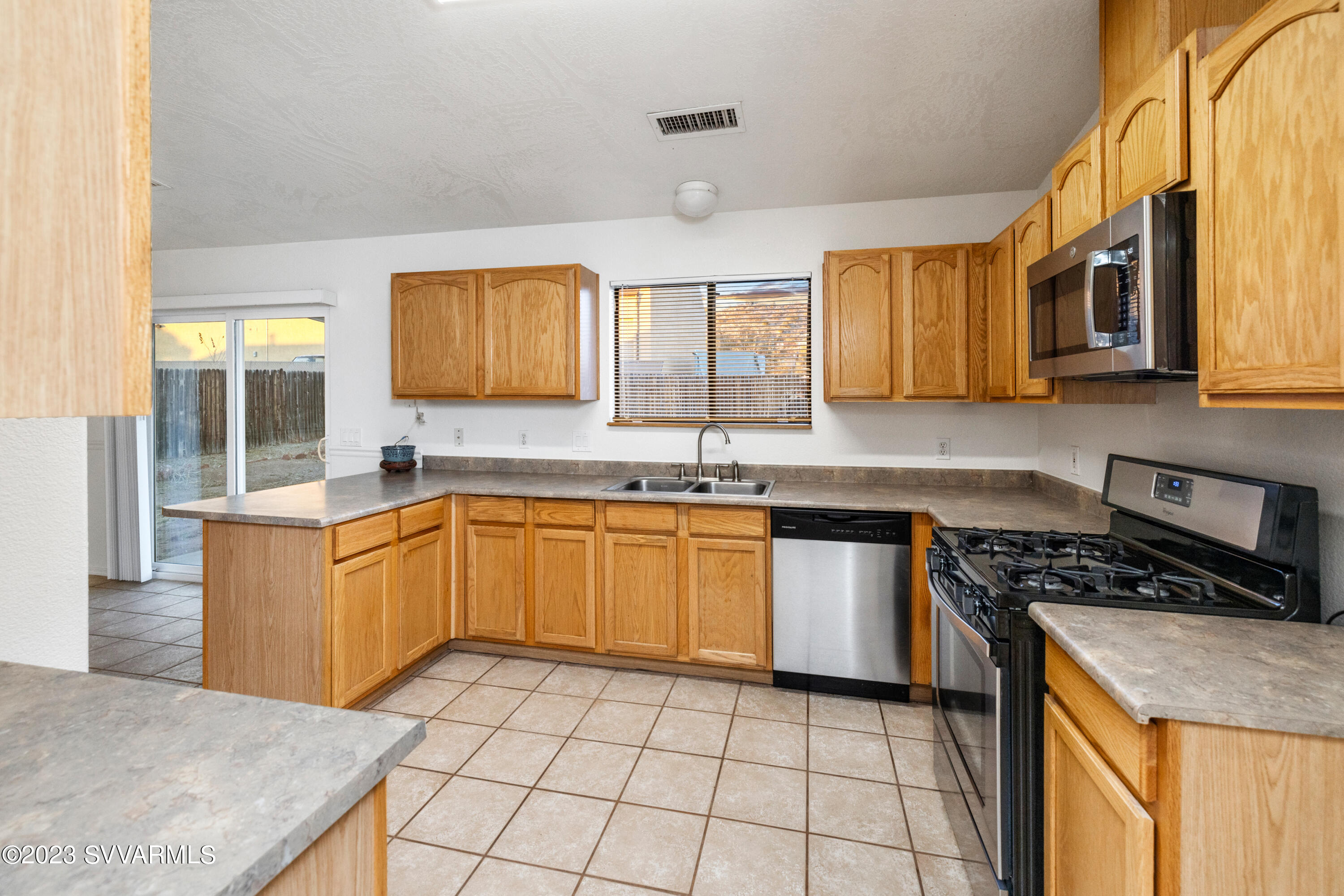 4610 East Steven Rimrock, AZ 86335 - Photo 8 of 20 09-Kitchen