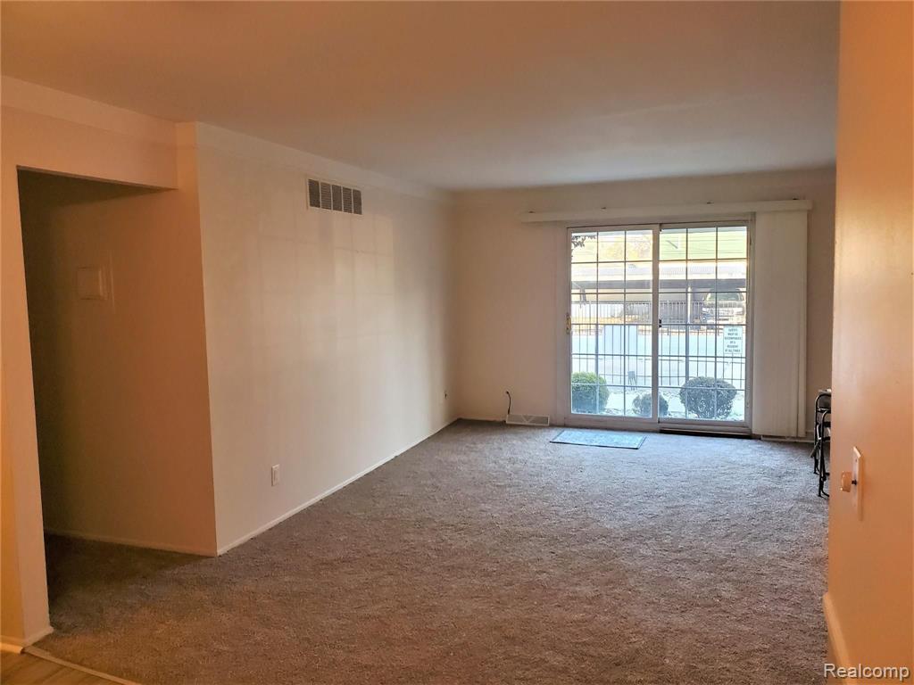 24360 East River Road, Unit 33 Grosse Ile, MI 48138 - Photo 8 of 25