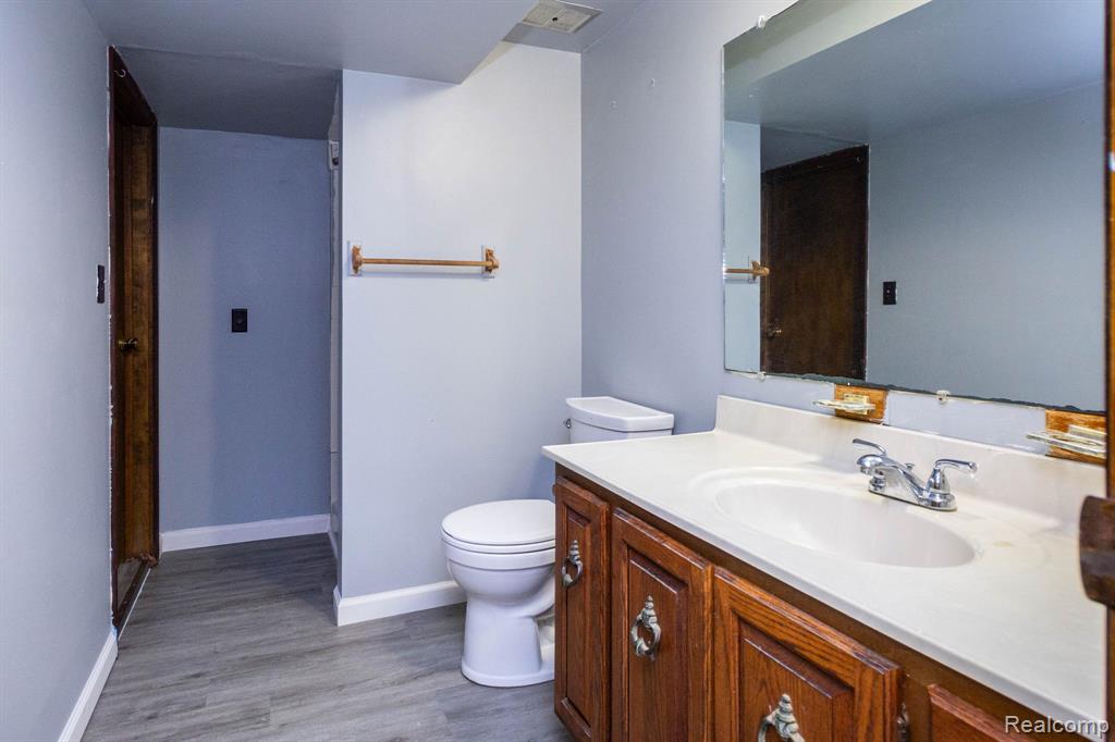 1047 Coolidge Road Lansing, MI 48912 - Photo 25 of 36