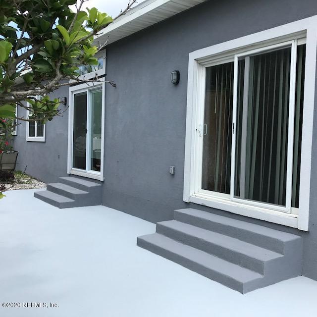 301 Twenty Second Street St. Augustine, FL 32084 - Photo 5 of 25 a front view of a house