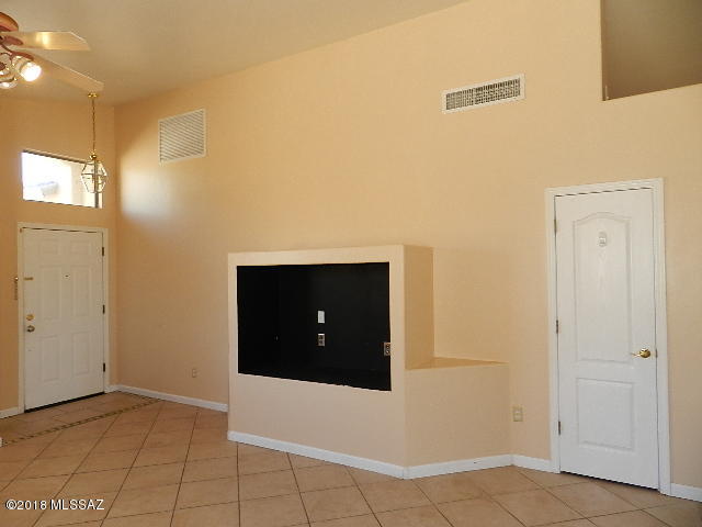 7716 South Lions Spring Way Tucson, AZ 85747 - Photo 3 of 25