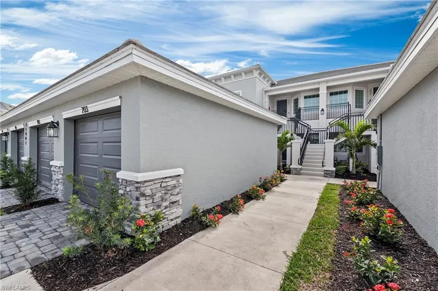 $3,300 | 11801 Venetian Lagoon Drive, Unit 203, Fort Myers, FL 33913