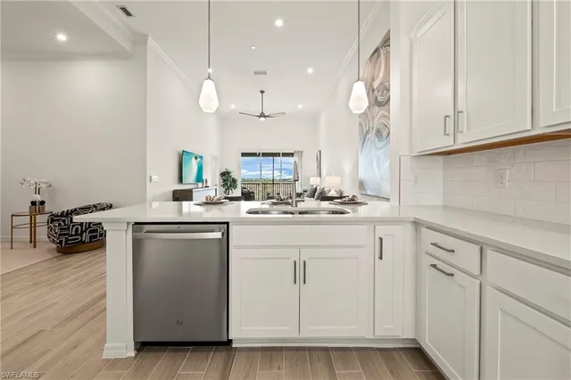 $3,300 | 11801 Venetian Lagoon Drive, Unit 203, Fort Myers, FL 33913