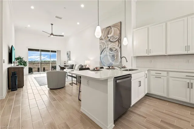 $3,300 | 11801 Venetian Lagoon Drive, Unit 203, Fort Myers, FL 33913