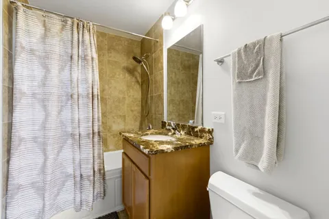 $160,000 | 1791 West Howard Street, Unit 302, Chicago, IL 60626