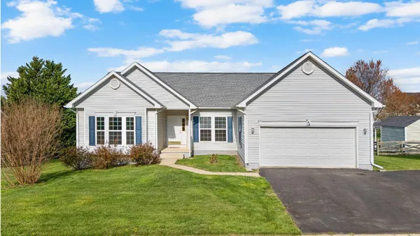 a view of front of house with a yard