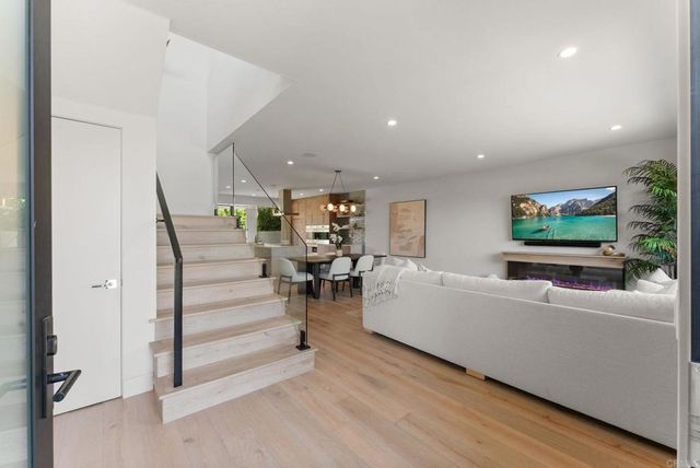 $4,400,000 | 5530 Candlelight Drive, La Jolla, CA 92037