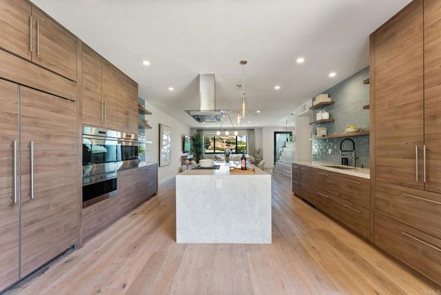 $4,400,000 | 5530 Candlelight Drive, La Jolla, CA 92037