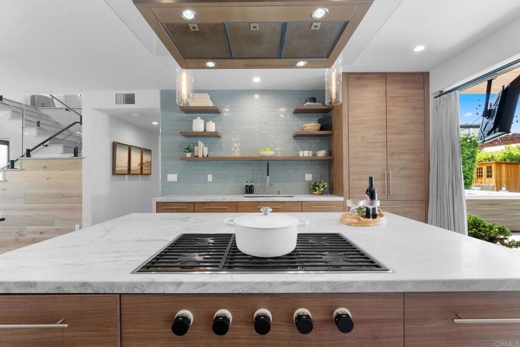 5530 Candlelight Drive La Jolla, CA 92037 - Photo 16 of 51