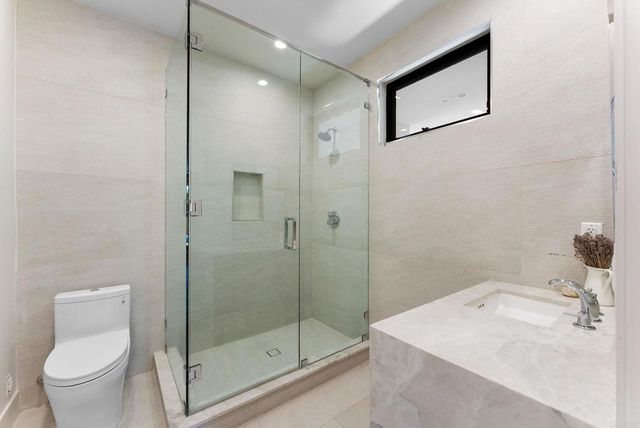 $4,400,000 | 5530 Candlelight Drive, La Jolla, CA 92037