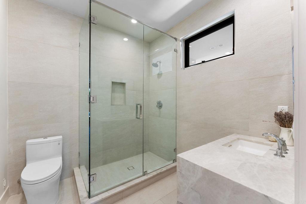 5530 Candlelight Drive La Jolla, CA 92037 - Photo 22 of 51